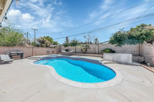 611 North Pl, Redlands CA  92373-5807 exterior