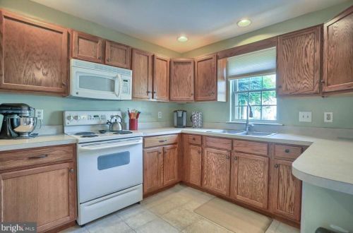 394 Stonehedge Ln, Navy Sup Dpt PA  17055-7012 exterior