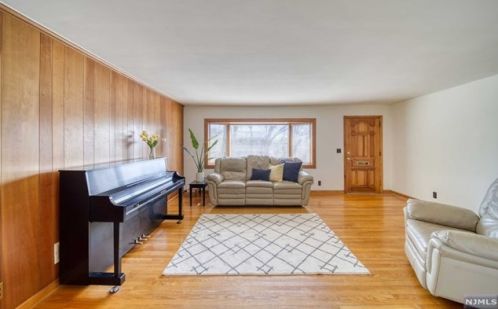 783 Kinderkamack Rd, Oradell, NJ 07649-1505
