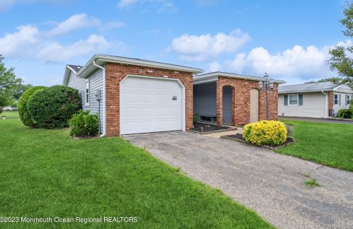 181 Blake Cir, Bricktown, NJ 08724-2472