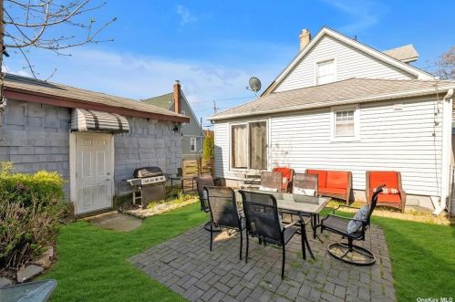 94 Waldorf Ave, Floral Park NY  11003-1519 exterior