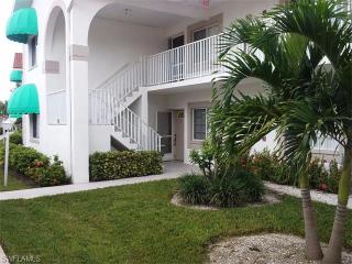 186 Gabriel Cir, Naples FL  34104-5446 exterior