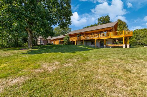 2717 Beaumont Ave, Waterford WI  53185-4933 exterior