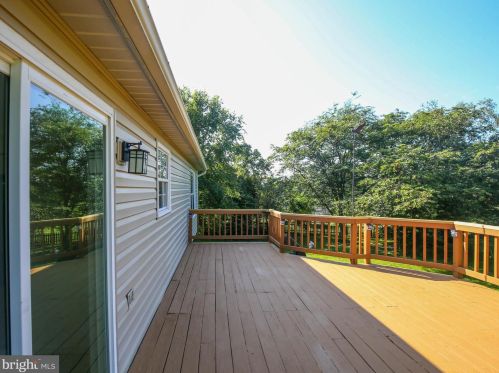 27 Cloverdale Pl, Charles Town WV  25414-4033 exterior