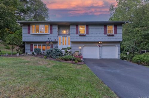 1 Emil Ln, Garnerville, NY 10923-1005