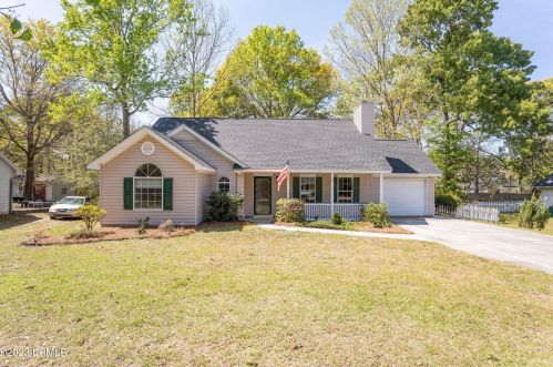 42 Le Moyne Dr, Beaufort, SC 29907-1340