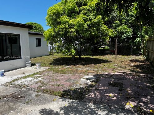 7020 27th Ct, Hollywood FL  33023-3706 exterior