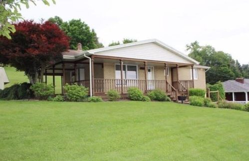 120 Warren St, Bentleyville, PA 15314-1026