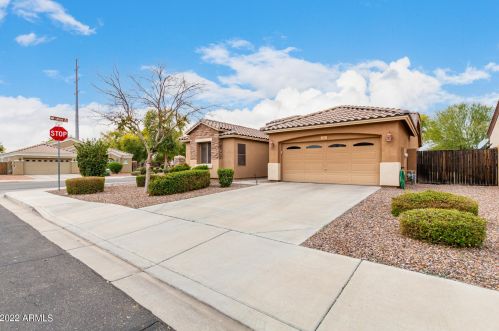 3890 Ashley Dr, Chandler AZ 85249-5261 exterior