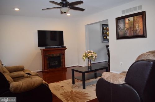 104 Stafford Cir, Lansdale, PA 19446-6403