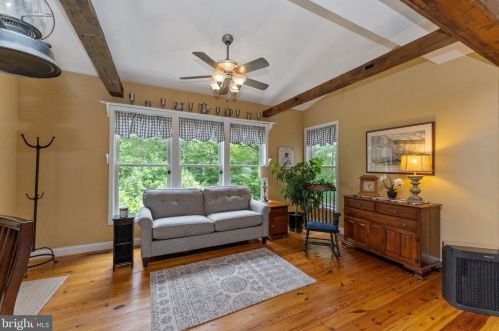 185 Clover Ln, Perkiomenville PA  18074-9485 exterior