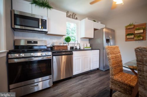 208 Beaver Dr, Gloucester NJ  08031-2902 exterior