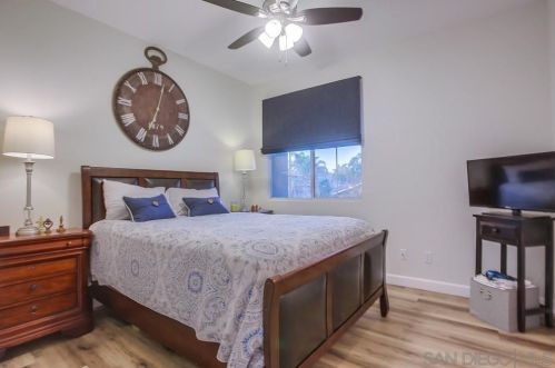 5057 Bella Collina St, Oceanside CA  92056-1924 exterior