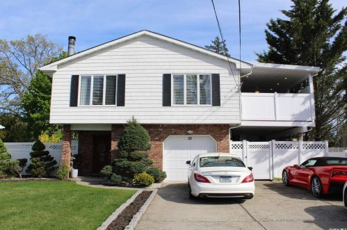 55 Ash St, North Lindenhurst, NY 11757-4814