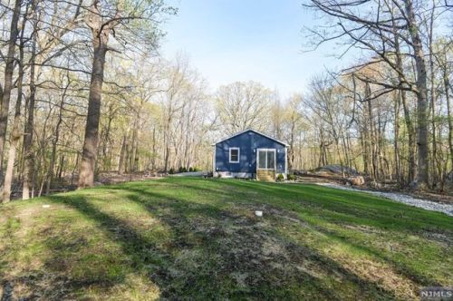 6 Stag Hill Rd, Mahwah NJ  07430-1034 exterior