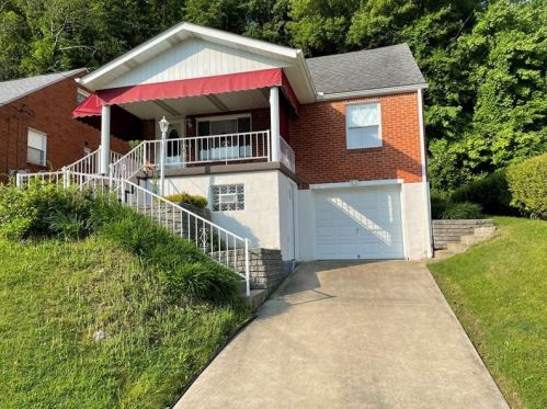 445 Cedar St, Jeannette, PA 15644-2551