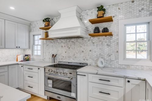 53 Winkle Point Dr, Northport NY  11768-1154 exterior