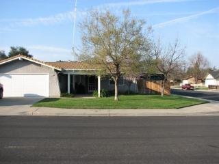 1375 Robinson Ave, Clovis, CA 93612-5867
