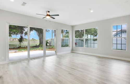 975 Bear Island Cir, West Palm Beach FL  33409-2062 exterior