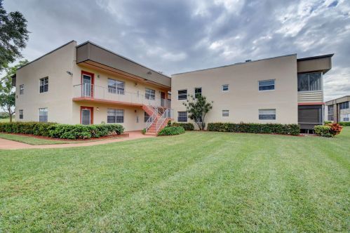 814 Normandy Q, Delray Beach FL  33484-7932 exterior