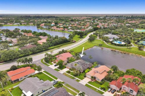 920 203rd Ave, Hollywood FL  33029-3439 exterior
