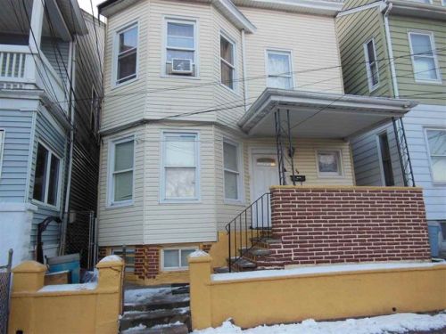 95 Kearney St, Paterson, NJ 07522-1901