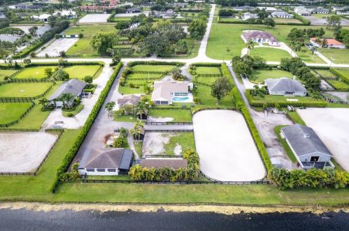 2904 Appaloosa Trl, West Palm Beach FL  33414-7639 exterior