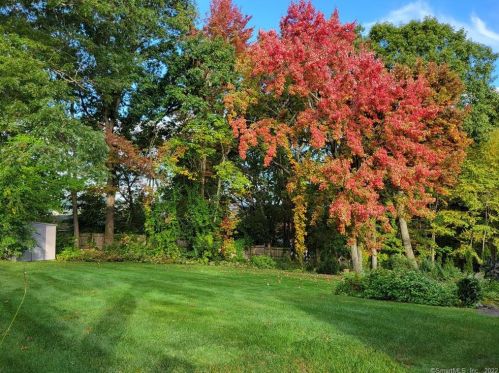 226 Juniper Ridge Dr, Waterbury CT  06708-1912 exterior