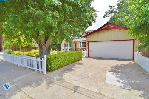 4066 Kensington Dr, Concord CA  94521-3333 exterior