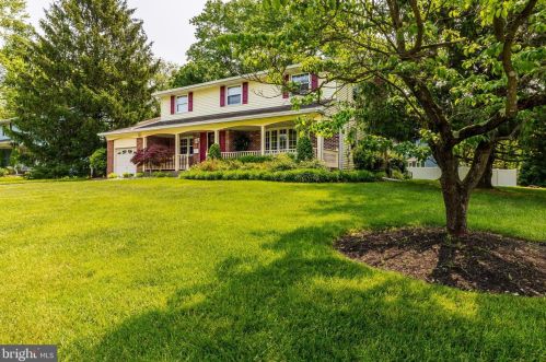 700 Barberry Dr, Riverton, NJ 08077-4449