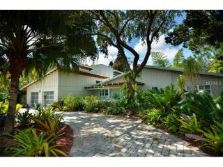 3352 Tanglewood Dr, Sarasota, FL 34239-6515