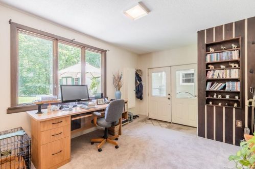 10 Lee Dr, Lyme CT  06371-2111 exterior