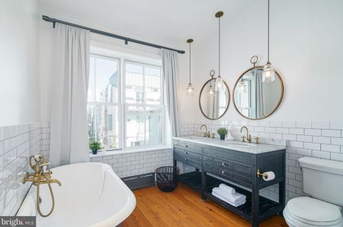 821 Fitzwater St, Philadelphia PA 19147-2836 exterior