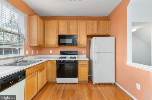 1260 Corbett Pl, Woodbridge VA  22191-1045 exterior