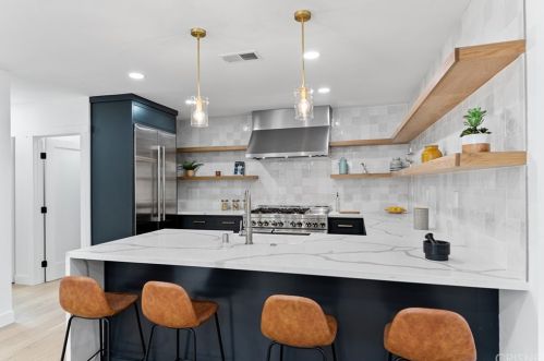 12432 La Maida St, North Hollywood CA  91607-3507 exterior