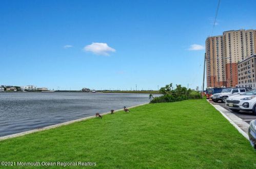 300 Deal Lake Dr, Tinton Falls NJ  07712-5136 exterior