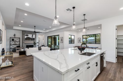 4028 Avalon Dr, Phoenix AZ  85018-7106 exterior