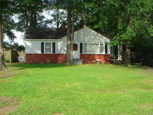 1500 Roberson Dr, Tarboro, NC 27886-2641