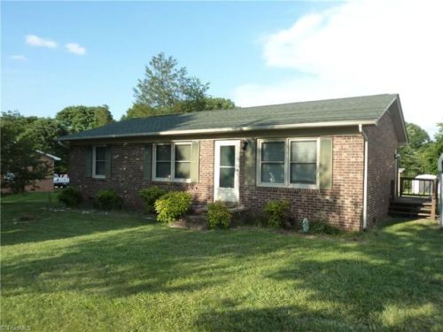 8224 Hillsville Rd, Sophia, NC 27350-8172