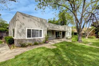 2051 15th Ave, Sacramento CA  95822-1362 exterior
