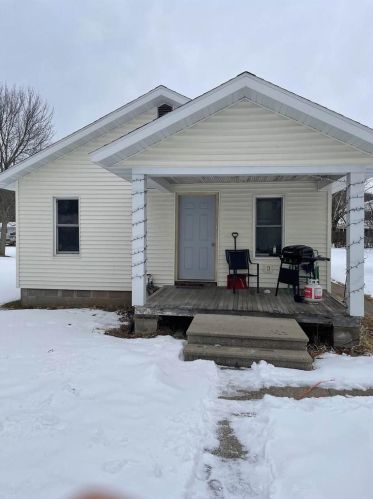 428 State St, Prairie Du Chien, WI 53821-2011