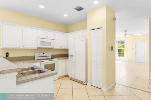 9422 Windrift Cir, Fort Pierce, FL 34945-3304