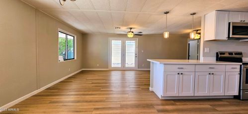 526 Charleston Ave, Phoenix AZ  85022-1531 exterior