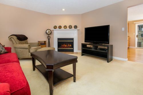 77 Dorchester Way, Nashua NH 03064-8121 exterior