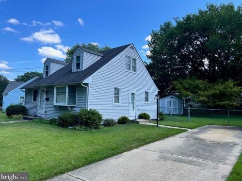 498 Thomas Ave, Barrington, NJ 08007-1024