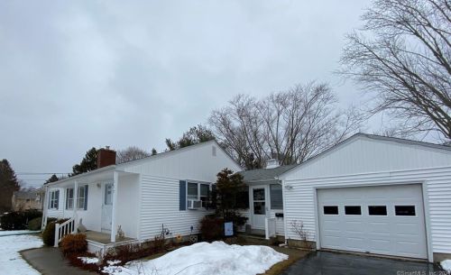 115 Clark Ln, Waterford, CT 06385-2120