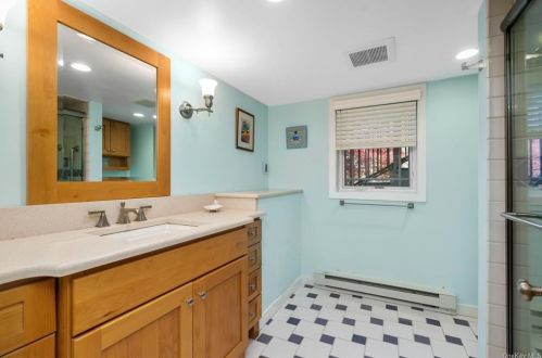 18 Aldridge Rd, Chappaqua NY  10514-3401 exterior