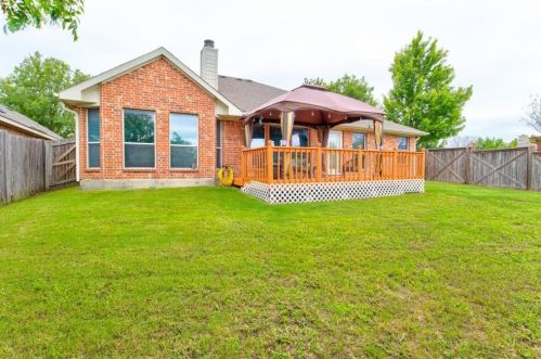 9020 Wheatfield Trl, Fort Worth TX  76179-8154 exterior