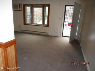 274 Apache Dr, Effort, PA 18330-7828