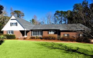 1216 Country Club Dr, Jacksonville, NC 28546-1626